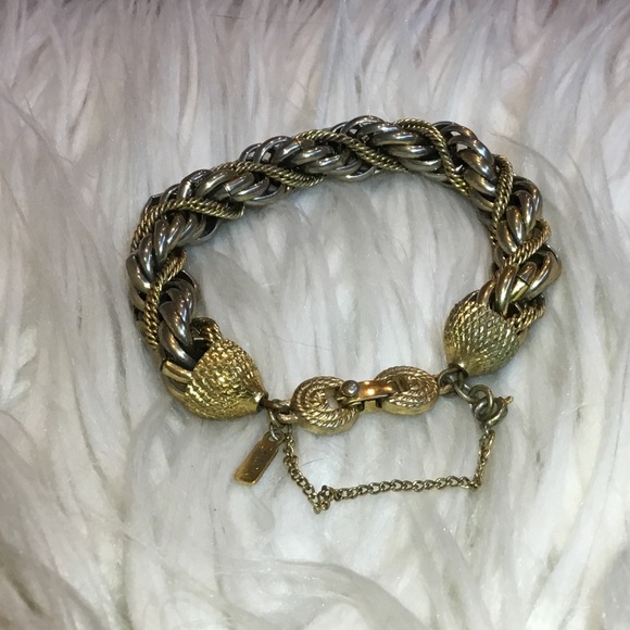 VINTAGE Monet Gold Tone Chunky  Chain Bracelet Safety Clasp Signed - Picture 1 of 3
